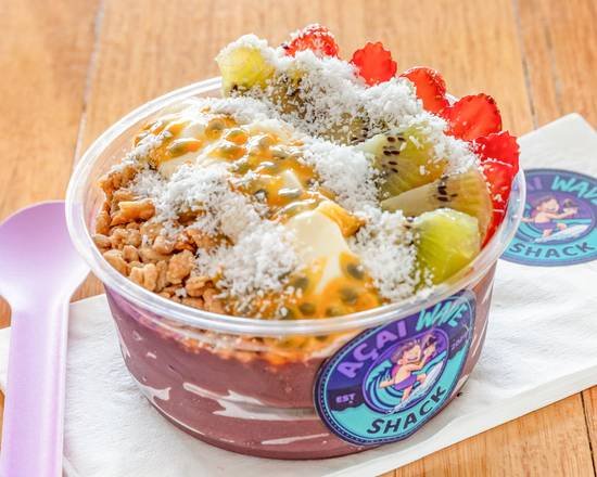 Pash Splash bowl with granola, strawberries, kiwi, passionfruit, mango yogurt and coconut