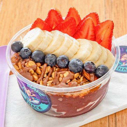 Plain Wave bowl with strawberries, banana, blueberries, granola and Nutella